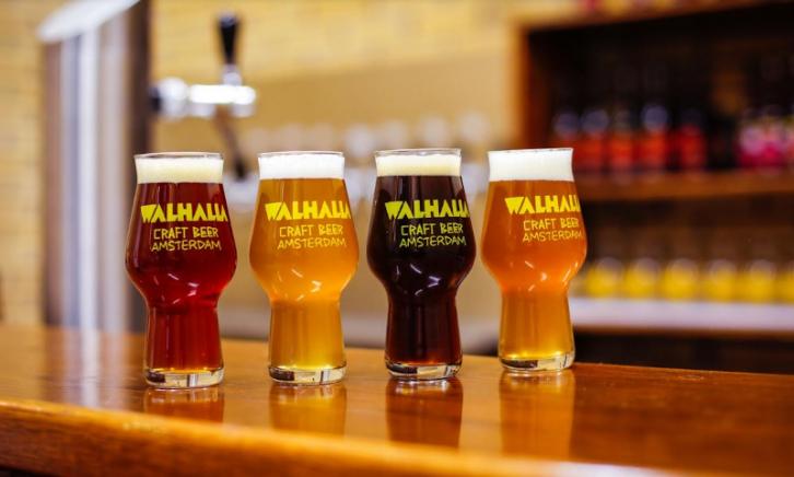 Vier glazen Walhalla craft bier op de bar