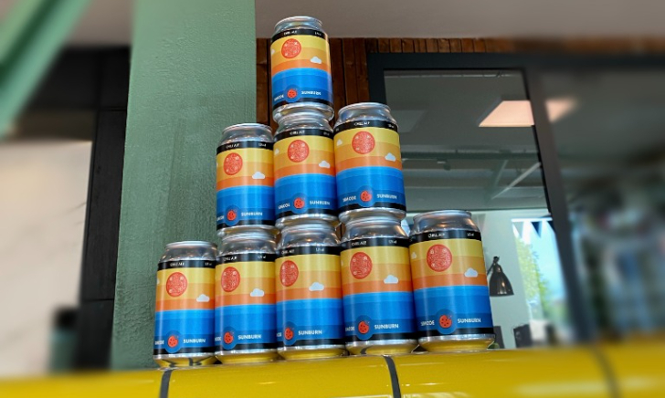 caketown simcoe sunburn bier blikjes gestapeld