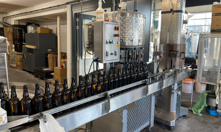 Bier afvullen van Brouwerij de Uil