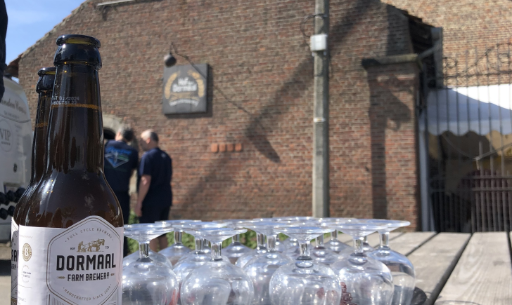 Hof ten Dormaal buiten bij de brouwerij Hof ten Dormaal buiten bij de brouwerij