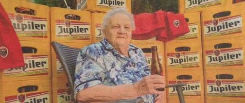 Vrouw Van 90 Drinkt Al Jarenlang 16 Jupiler Flesjes Per Dag