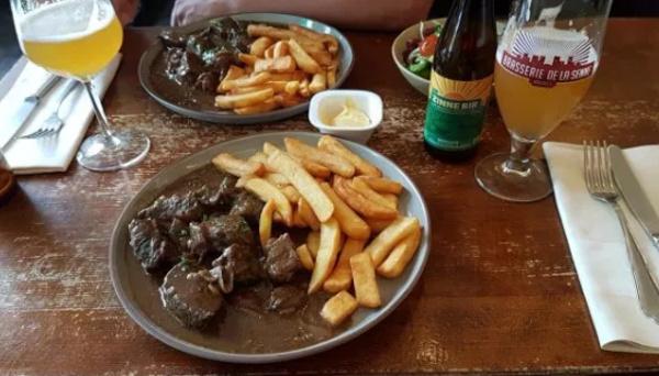 Bier en spijs bij Nuetnigenough