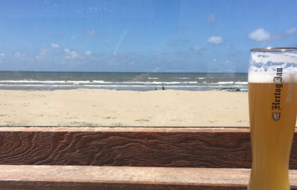 Biertje aan de Nederlandse kust Biertje aan de Nederlandse kust