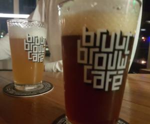 Bruut Brouwcafe bier  Twee glazen bier in het Bruut Brouwcafé