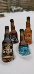 Gula bieren in de sneeuw Gula bieren in de sneeuw