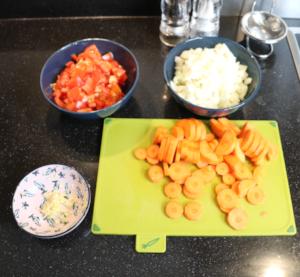 Gesneden ingrediënten voor Vlaamse Stoof Gesneden ingrediënten voor Vlaamse Stoof