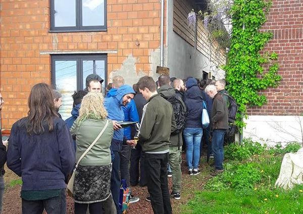 Lange rij bij Antidoot Lange rij bij Antidoot