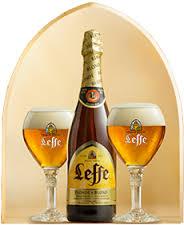 Leffe fles en glazen Leffe fles en glazen