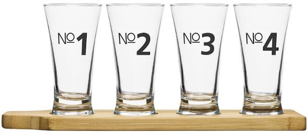 Proefplankje met bierglazen Proefplankje met bierglazen
