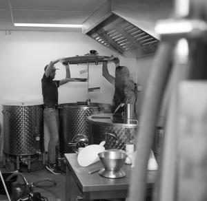 Thom en Hans in de brouwerij Thom en Hans in de brouwerij