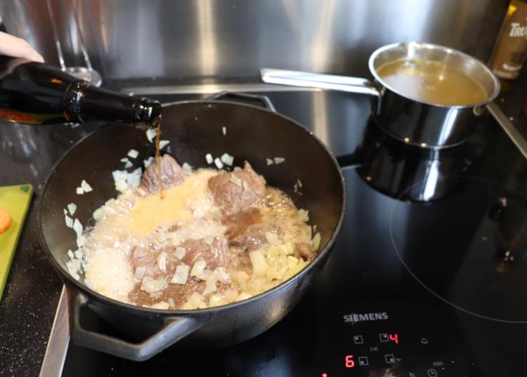 Westvleteren bier toevoegen aan de stoofpot Westvleteren bier toevoegen aan de stoofpot