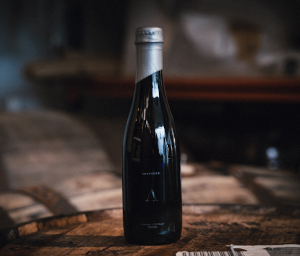 Bier van Brouwerij Bravoure op een barrel Bier van Brouwerij Bravoure op een barrel