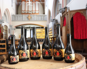 Bieren van Heilig Hart Brouwerij in de kerk