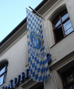 Buiten bij het Hofbrauhaus Munchen