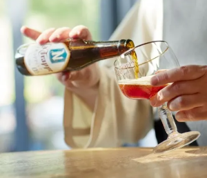 La Trappe Nillis alcoholvrij bier ingeschonken La Trappe Nillis alcoholvrij bier ingeschonken