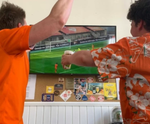 Nederlands elftal kijken met bier