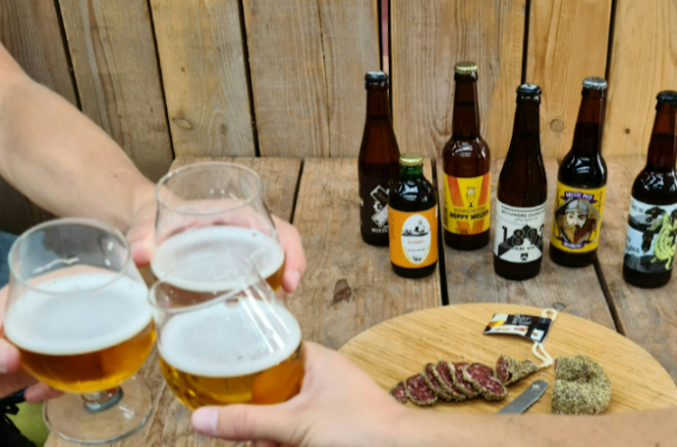 Proosten met Bier van Eigen Bodem Proosten met Bier van Eigen Bodem