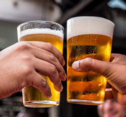 Proosten met bier Proosten met bier