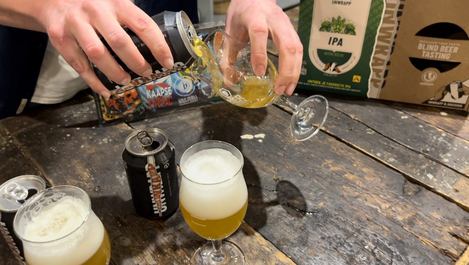 Unwrapp blikjes IPA uitschenken Unwrapp blikjes IPA uitschenken
