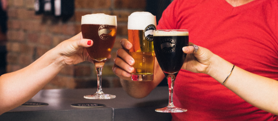 proosten met Goose Island bieren