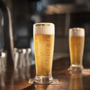 Hertog Jan biertjes op de bar in de horeca