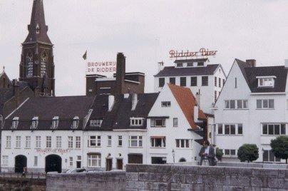 Vanaf 1 januari 2003 houdt Brouwerij de Ridder op te bestaan. Daarmee komt er een einde aan de 145-jarige geschiedenis van de Maastrichtse brouwerij.