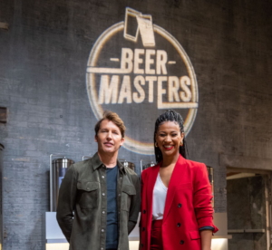 James Blunt en Jaega Wise van het programma Beer Masters