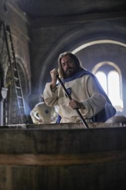 Affligem pater met de roerstok in een brouwketel aan het roeren anno 1074