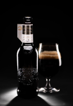 Bourbon County Stout 2020 van Goose Island flesje en glas
