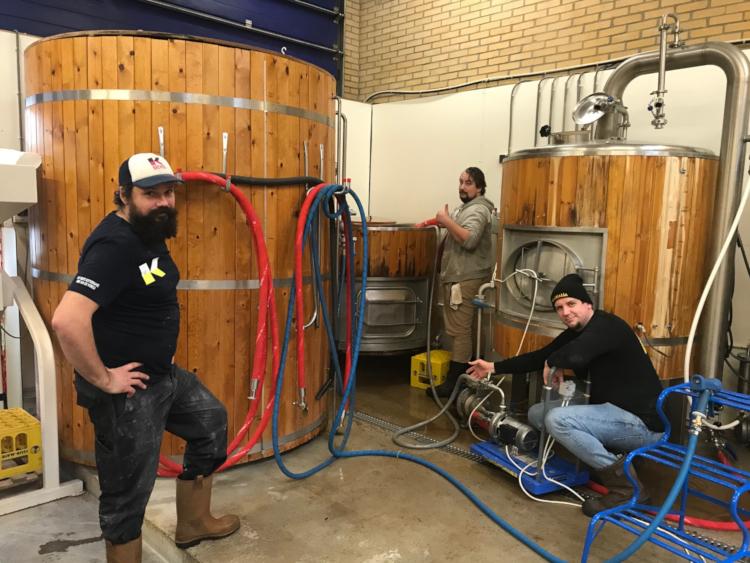 Brouwers in de Walhalla Brouwerij in Amsterdam