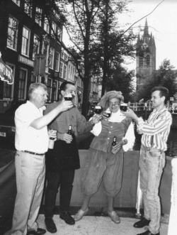 Deltsche Knollaert in 1991 met van links naar rechts de horeca iconen Jan Bos, Gé Kleijweg en Joost Verhoeff