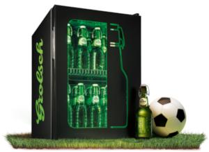 Grolsch Beugelkoelkast in het gras met een voetbal ernaast