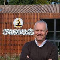 Jos Oostendorp voor de Brouwersnös Brouwerij