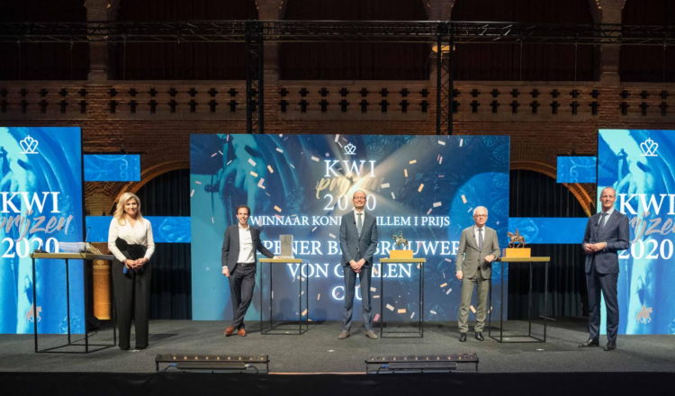 Koning Willem 1 Prijs voor duurzaam ondernemen uitgereikt aan Gulpener in de Beurs van Berlage