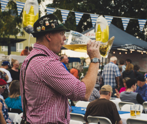Oktoberfest bier drinken 