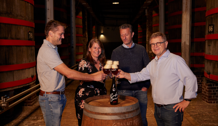 Proosten met Rodenbach Red Tripel