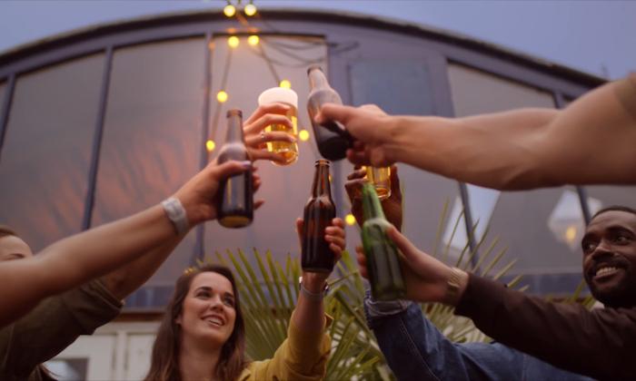 Proosten met bier: screenshot gouden momenten campagne