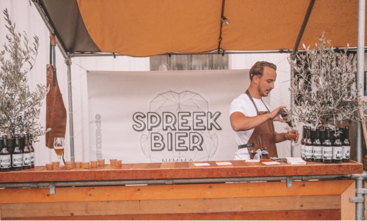 Spreek Bier inschenken tijdens de Nijmeegse Bierfeesten / © Kelly Speijers