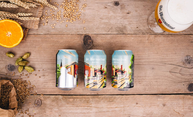 St. Bernardus Wit blikjes liggend op tafel