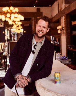 Trobbies met blikje Hazy Wonder op de bar