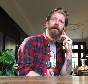 Björn van der Doelen belt verzekeraars voor carnaval