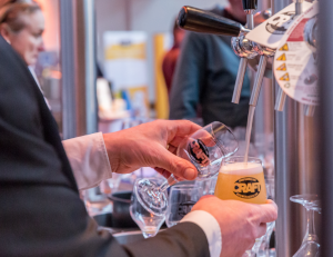 Bier tappen in CRAFT glaasje