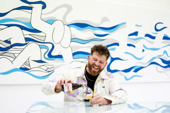 Franky Sticks schenkt duvel in zijn collection glas