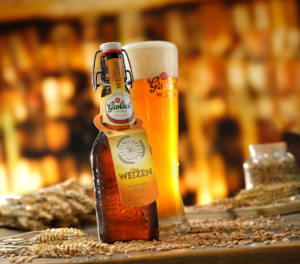 Grolsch Puur Weizen beugelfles en glas