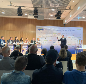 Leon in actie tijdens WK biersommelier