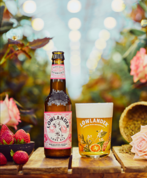 Lowlander Love Ale flesje en glas