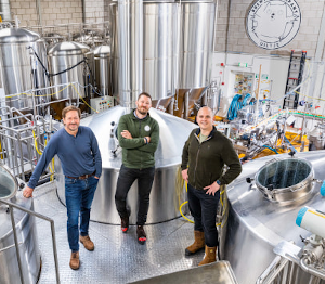 Thijs de Kort, Robbert Uyleman en Ruben Korthuis bij Uiltje Brewing Company