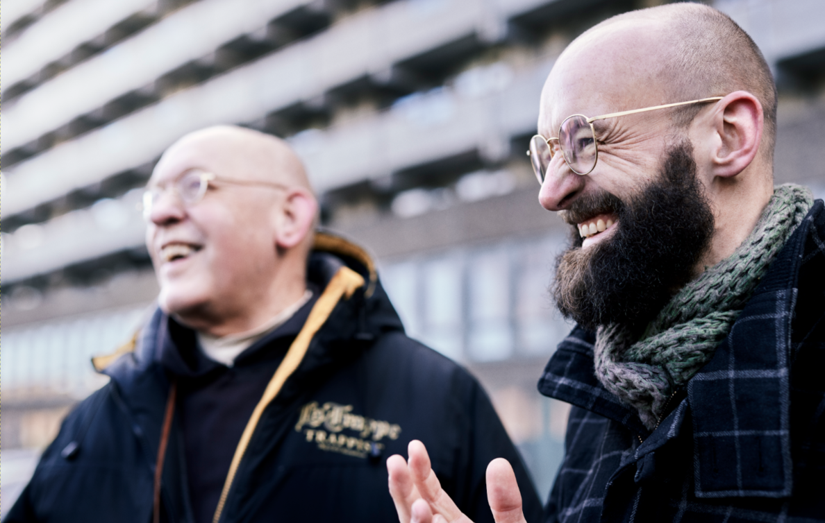 Abt Isaac en Abt Johannes lachen