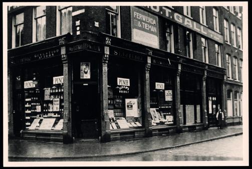 Eerste gall winkel aan de Ferdinand Bolstraat in 1884