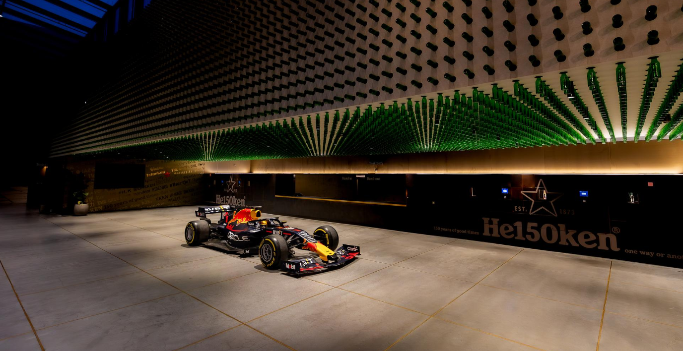 Max Verstappens Formule 1 racewagen in de Heineken Experience